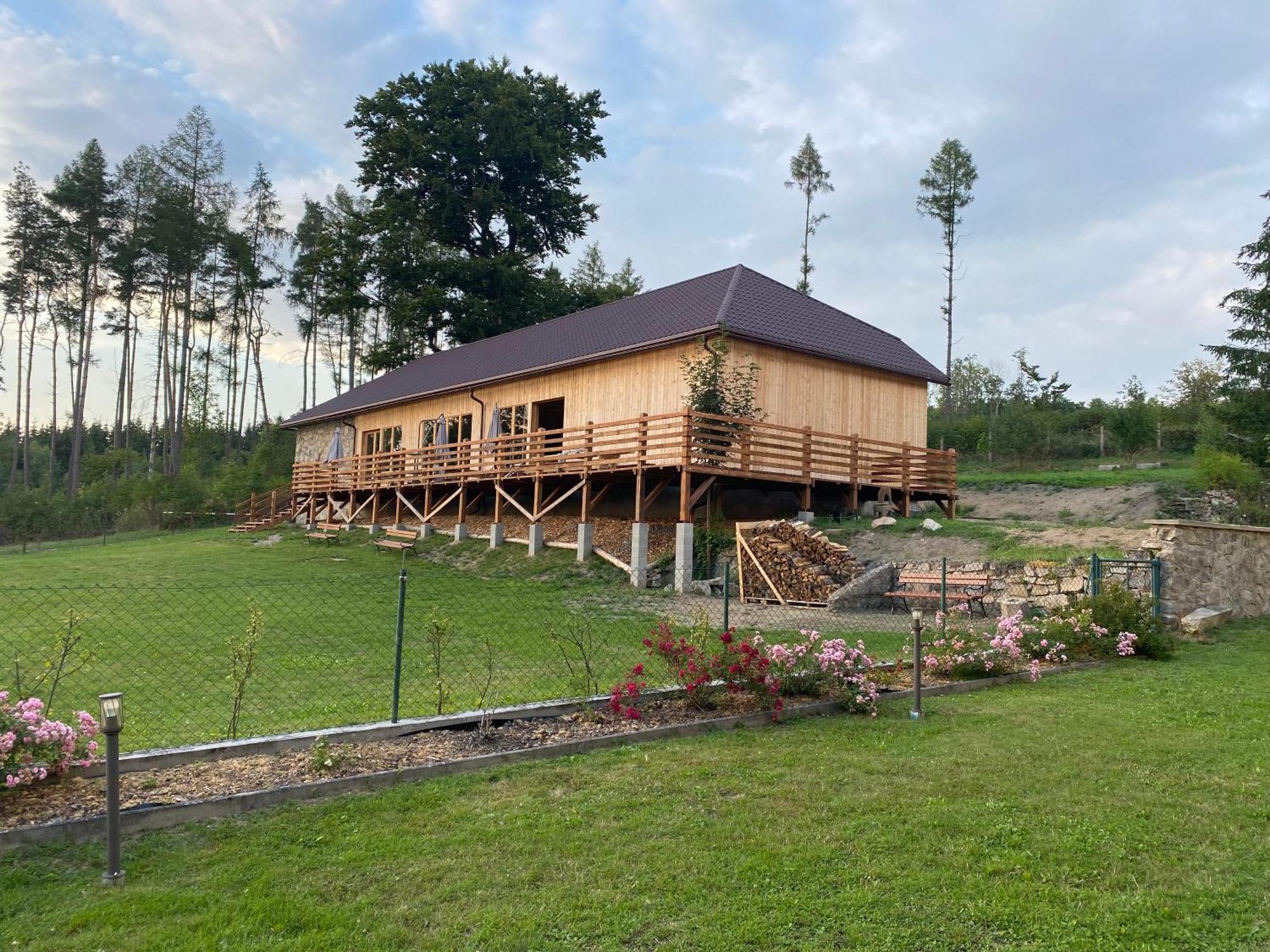 Zamecek Waldsteinovo Zatisi Hotel Svatoslav Buitenkant foto