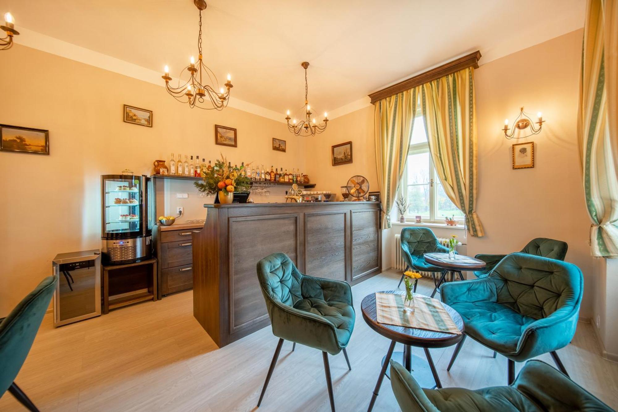 Zamecek Waldsteinovo Zatisi Hotel Svatoslav Buitenkant foto