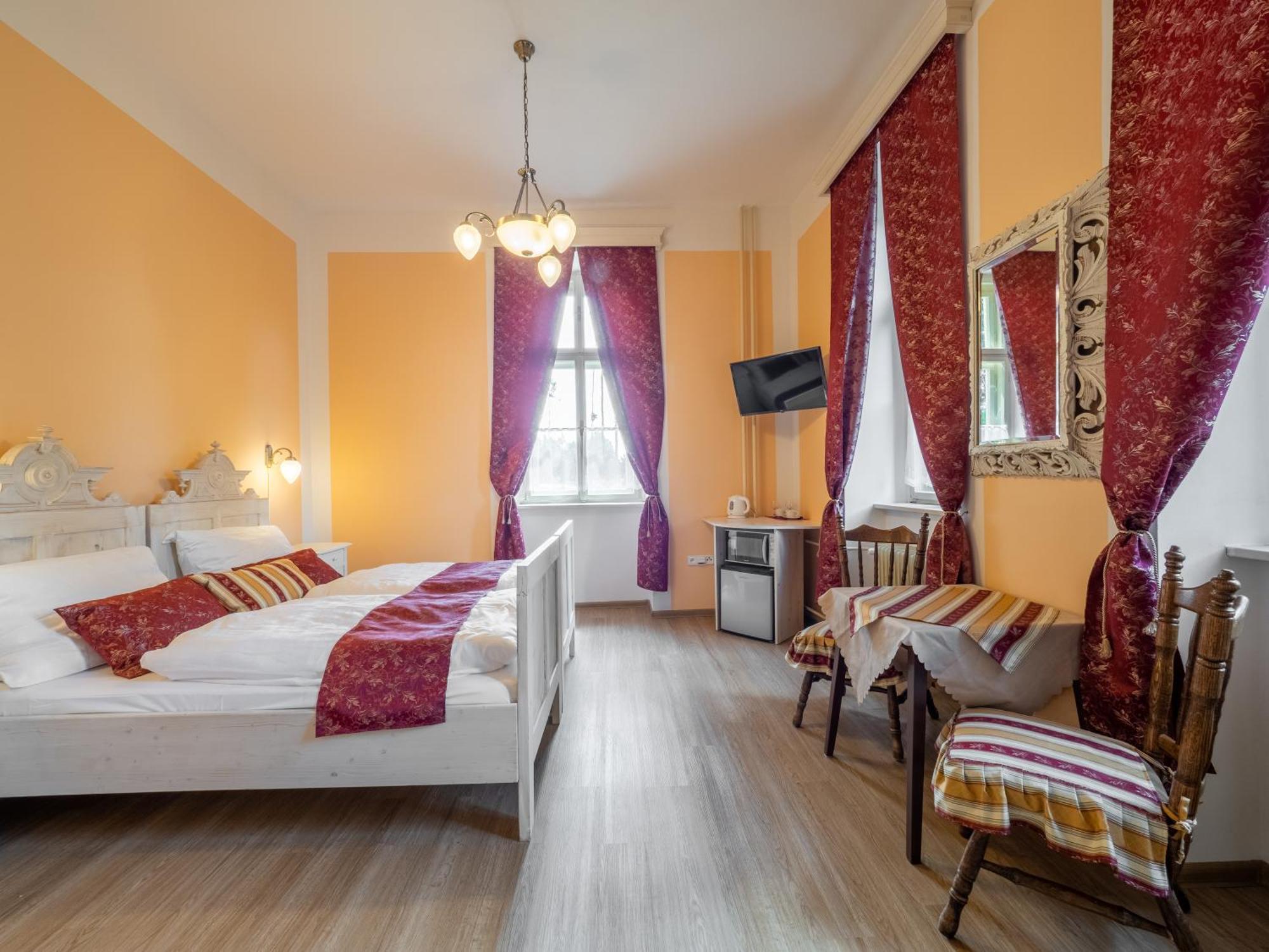 Zamecek Waldsteinovo Zatisi Hotel Svatoslav Buitenkant foto