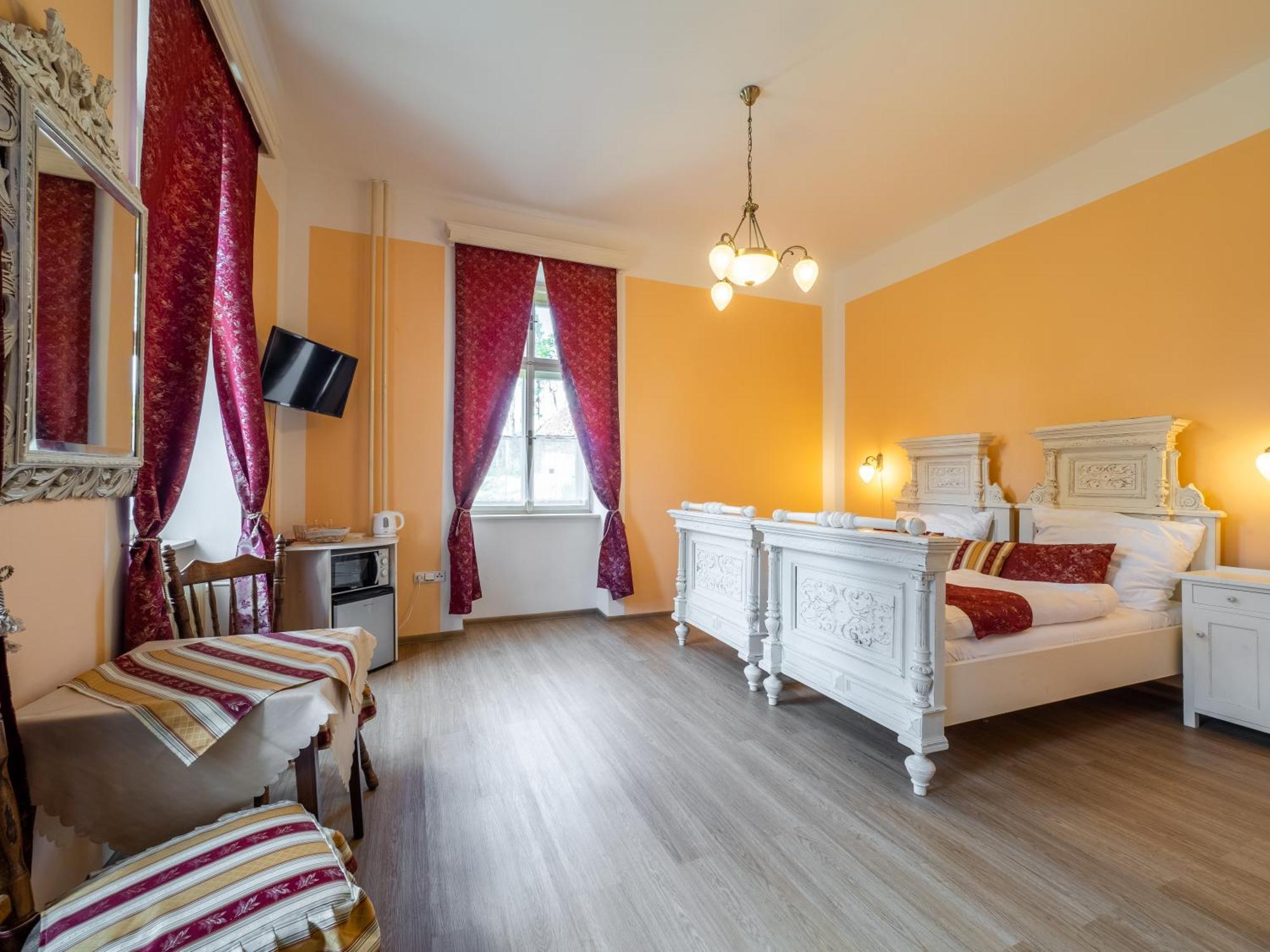 Zamecek Waldsteinovo Zatisi Hotel Svatoslav Buitenkant foto