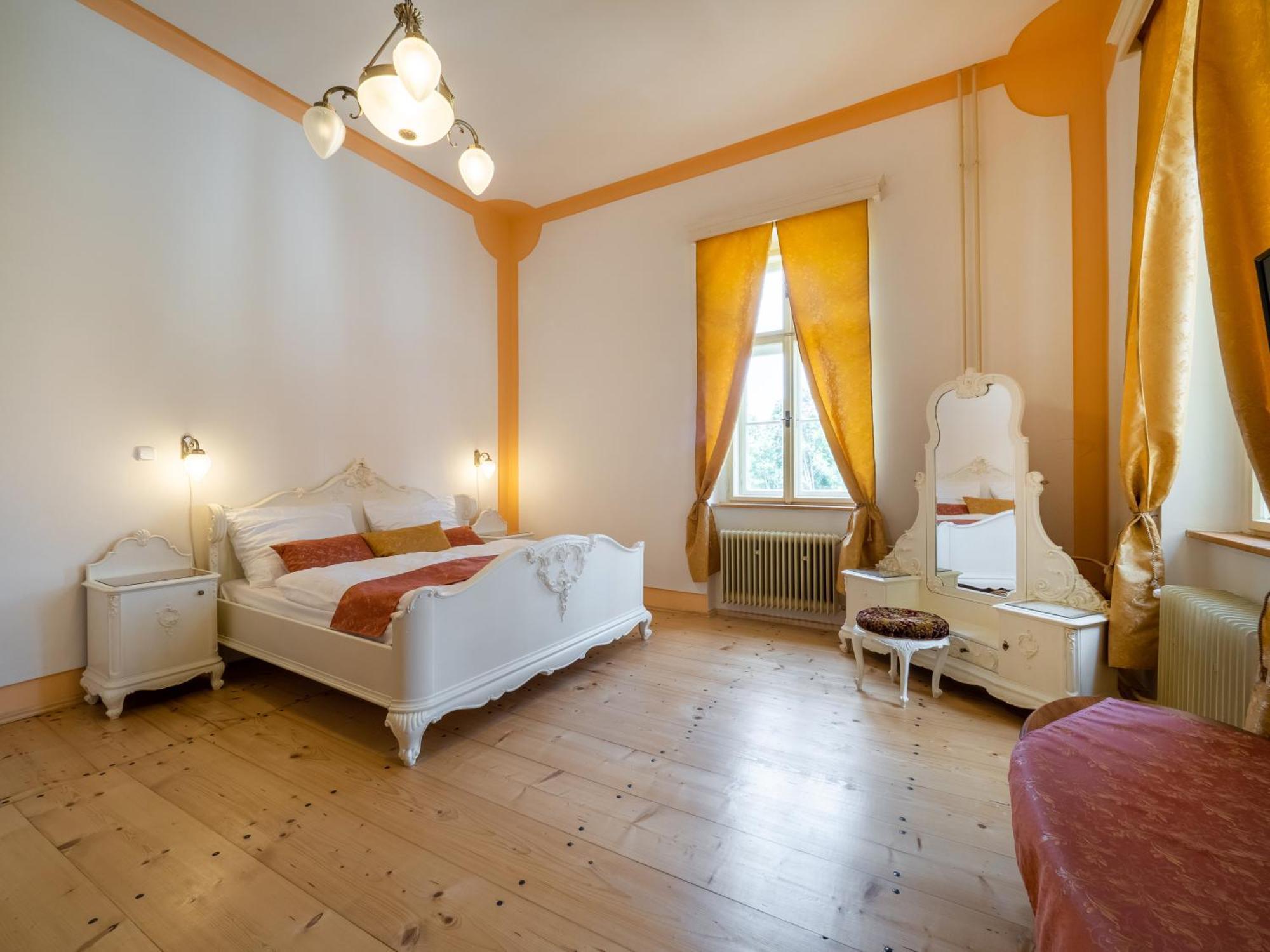 Zamecek Waldsteinovo Zatisi Hotel Svatoslav Buitenkant foto