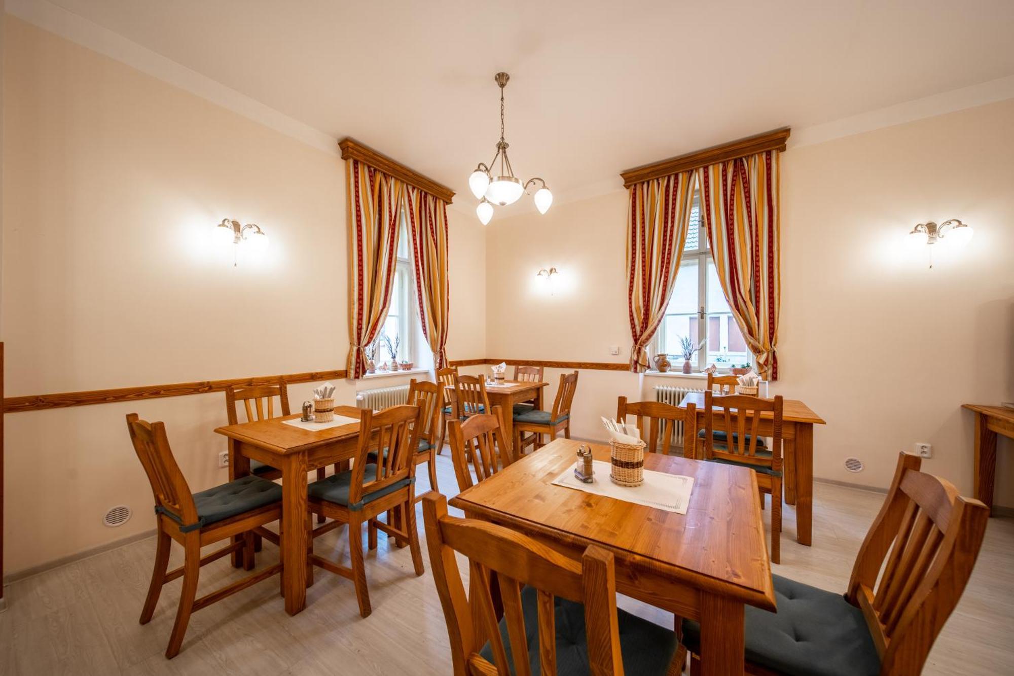 Zamecek Waldsteinovo Zatisi Hotel Svatoslav Buitenkant foto