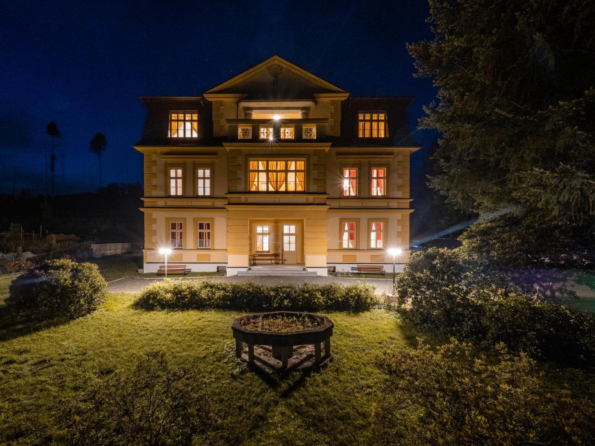 Zamecek Waldsteinovo Zatisi Hotel Svatoslav Buitenkant foto